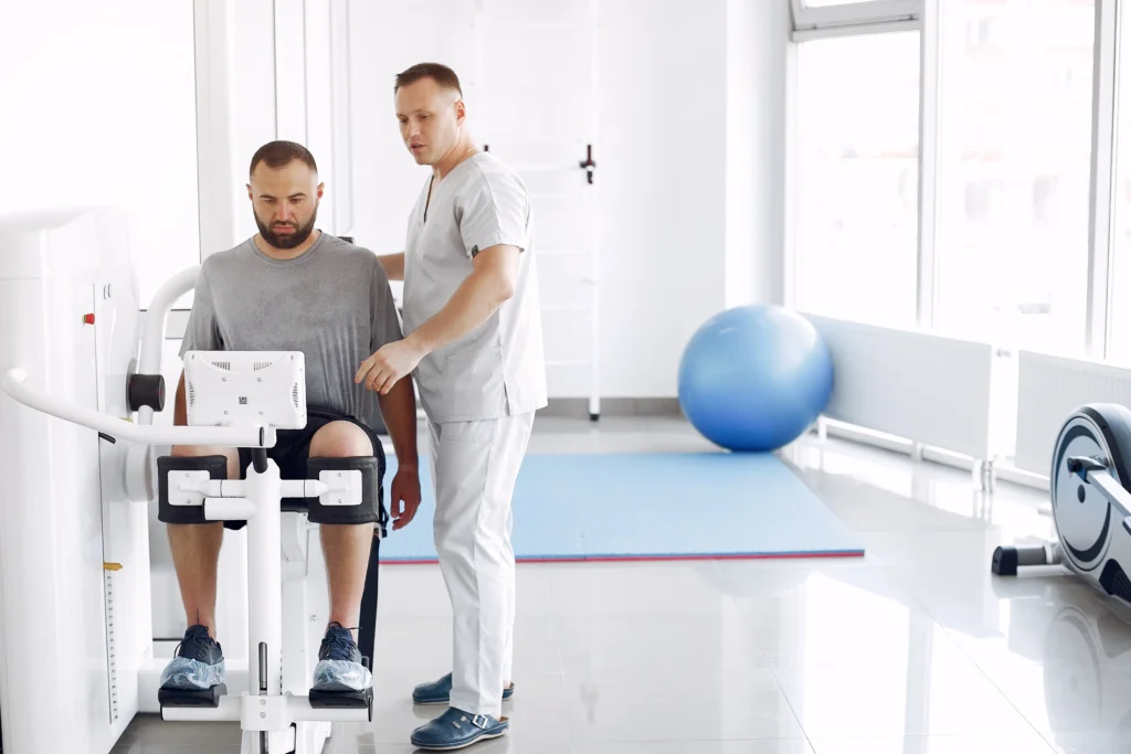 doctor-with-patient-physiotherapy-clinic-scaled